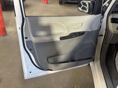 2012 Toyota Sienna LE 8 Passenger