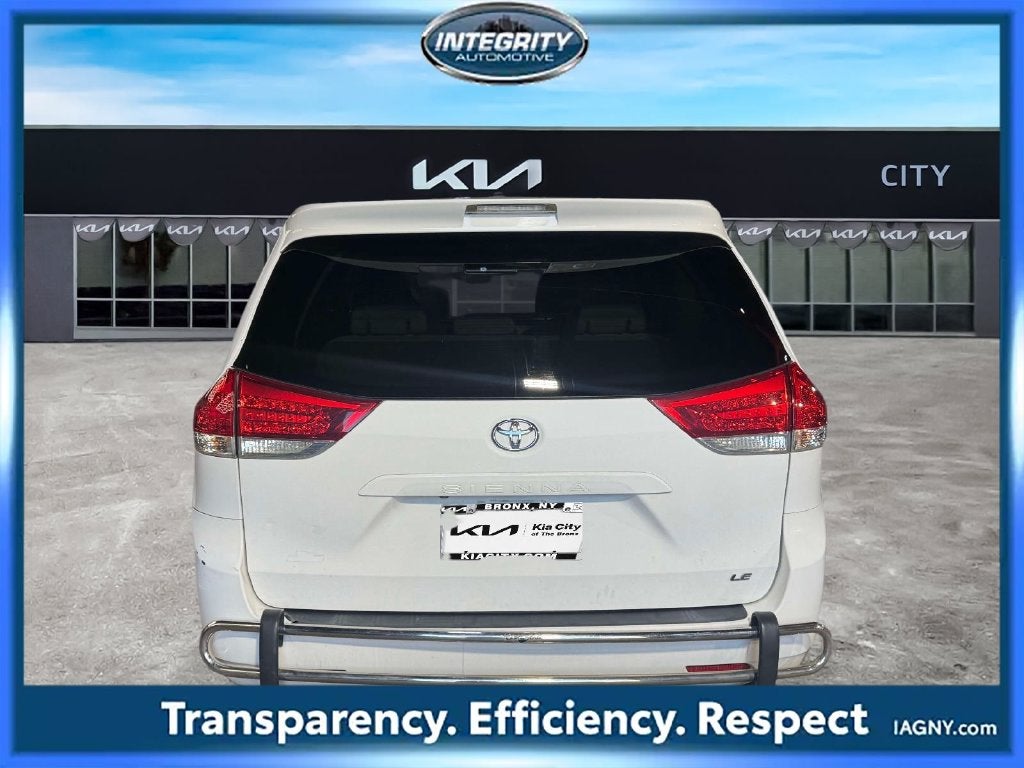 2012 Toyota Sienna LE 8 Passenger