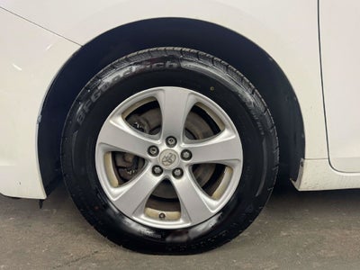 2012 Toyota Sienna LE 8 Passenger