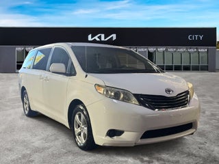 2012 Toyota Sienna LE 8 Passenger