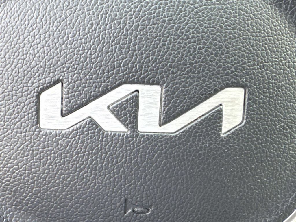 2022 Kia Carnival LX