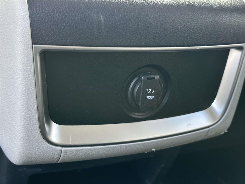 2023 Kia Carnival LX