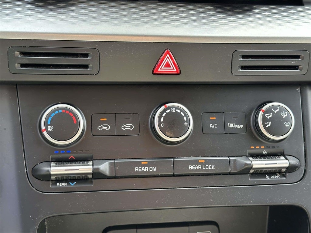 2023 Kia Carnival LX