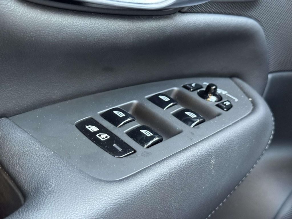 2023 Volvo XC90 B6 Plus 6-Seater