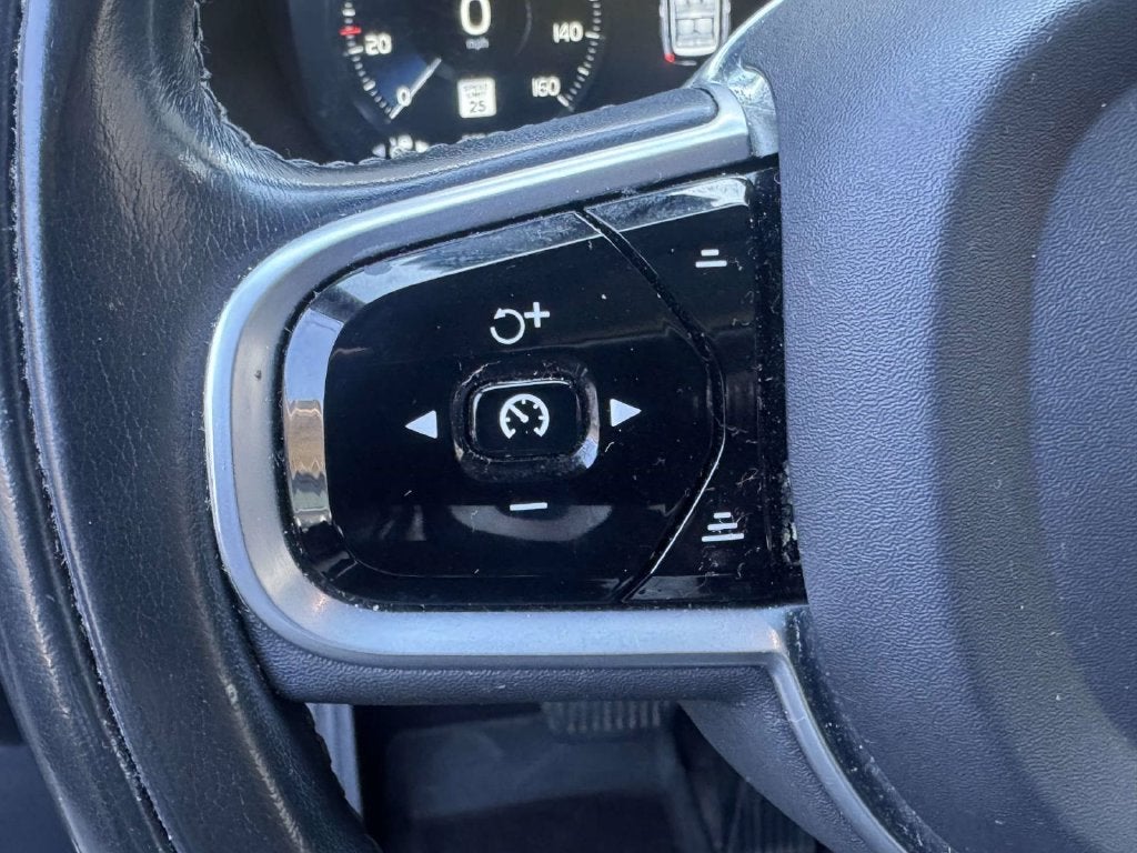 2019 Volvo XC90 T5 Momentum